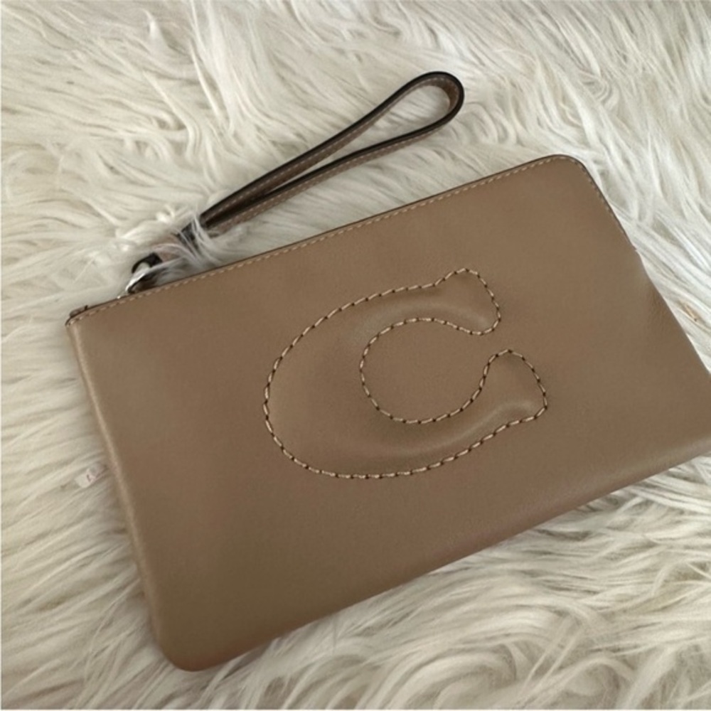 New Coach Large Corner Zip Wristlet